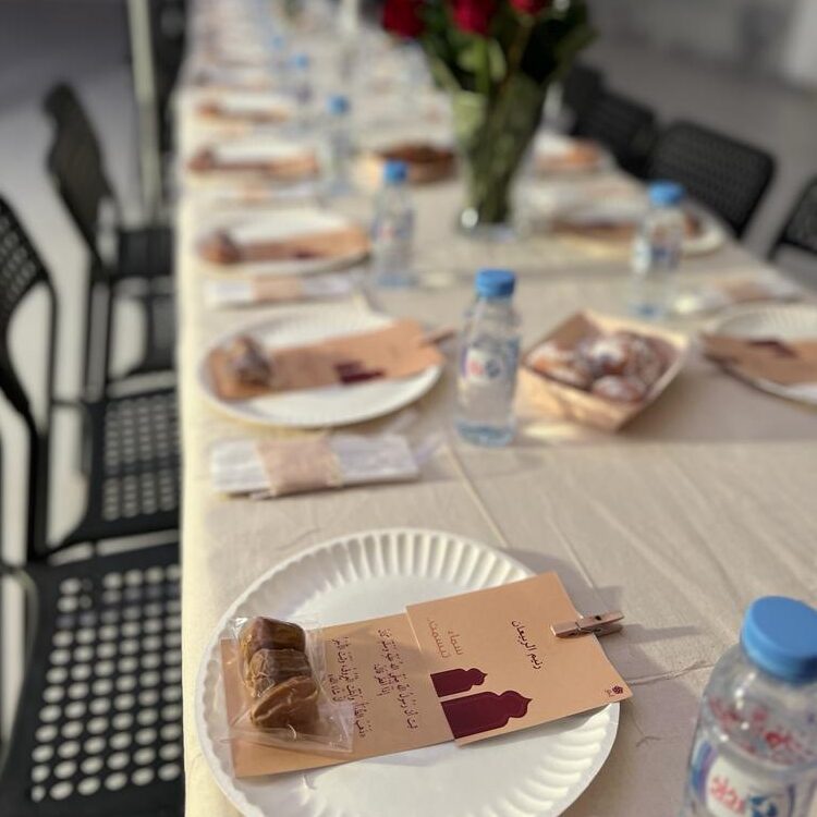 طاولة إفطار الفتيات E1778993161340